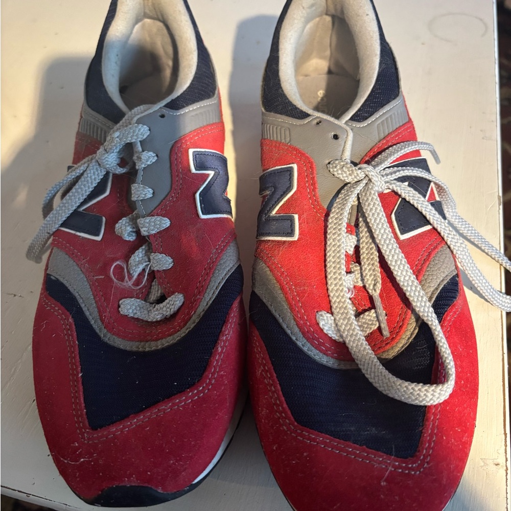 Lightly used new balance sneakers 997H
